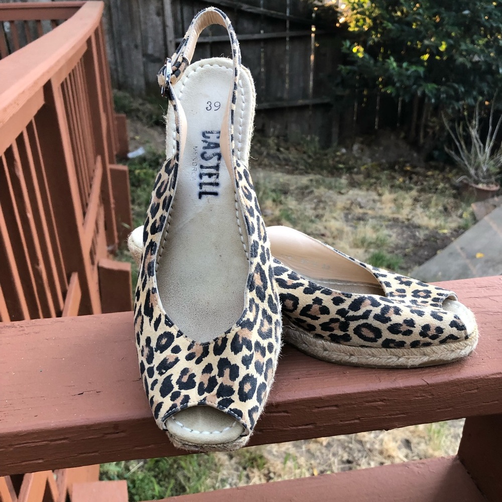 Castell leather leopard print shoes. Size 39.